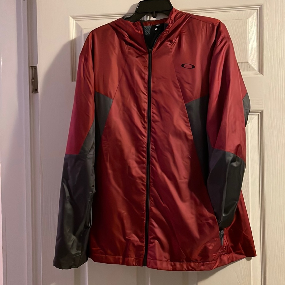 Oakley’s performance fit windbreaker